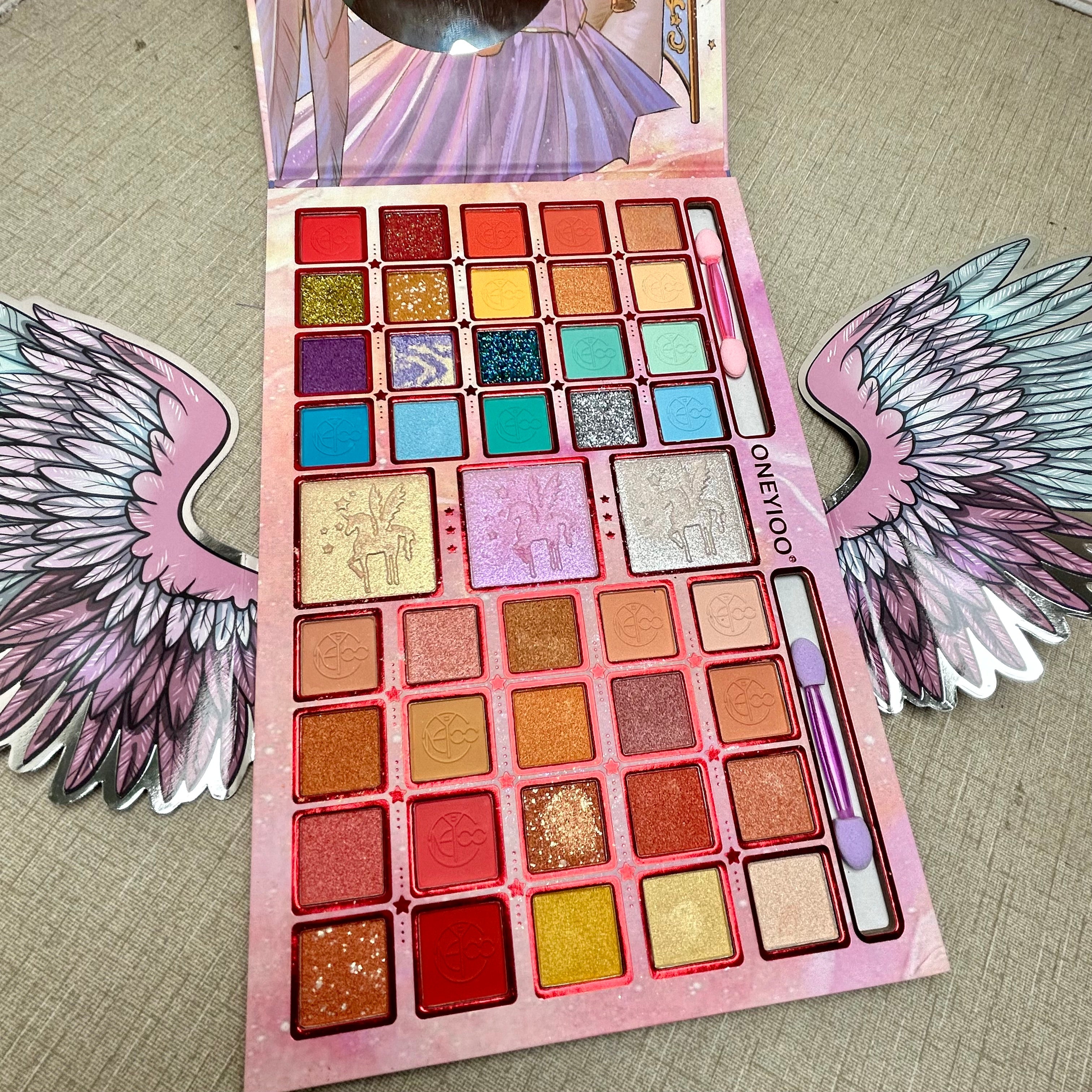 ONEYIOO 43 COLOR EYESHADOW PALETTE - Classy Touch Pk