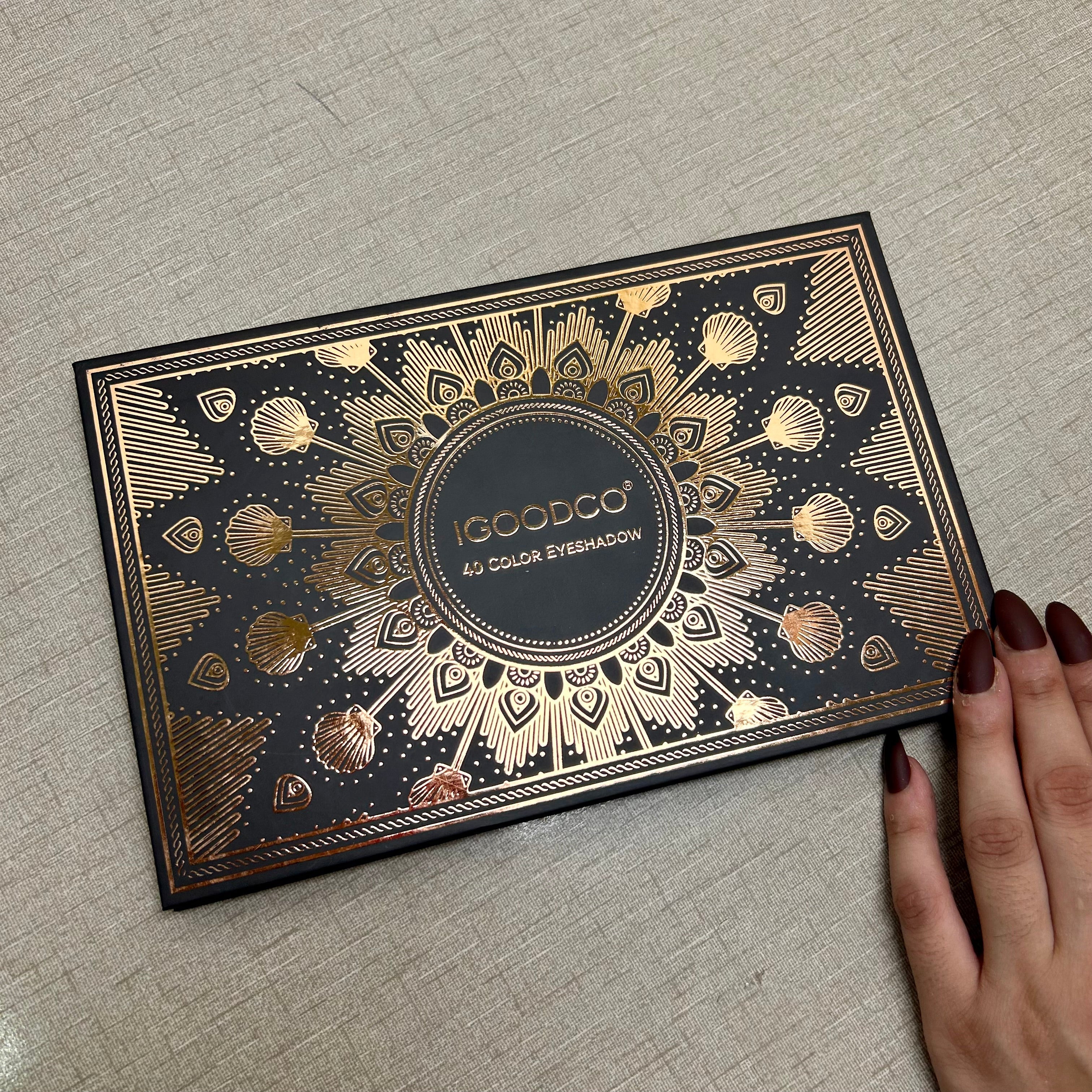 IGOODCO 40 COLOR EYESHADOW PALETTE - Classy Touch Pk