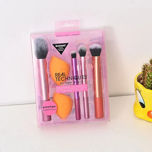 Real Techniques Everyday Essentials Brushes And Sponge Set - Classy Touch Pk