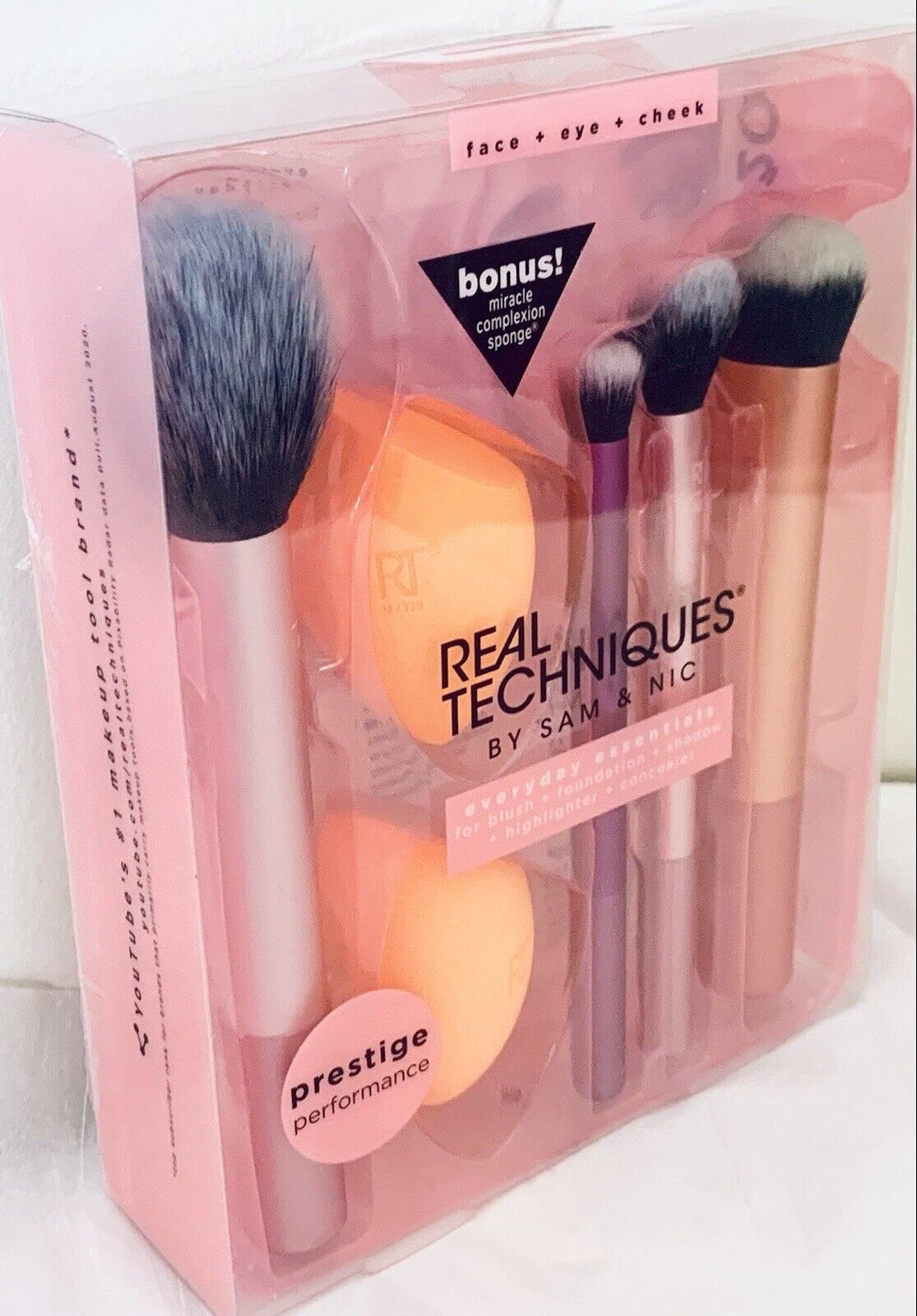 Real Techniques Everyday Essentials Brushes And Sponge Set - Classy Touch Pk